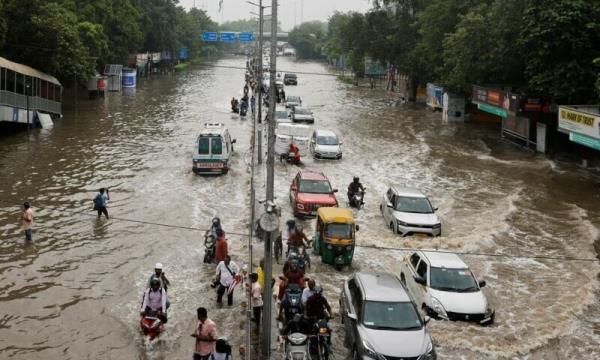 新德里出现洪水，因调节器损坏导致河水流入城市