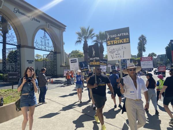 Protesters at the SAG Strike on the Paramount lot