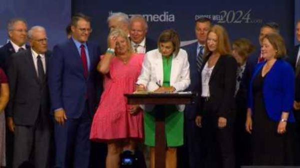 州长雷诺兹签署“胎儿心跳”法案成为法律