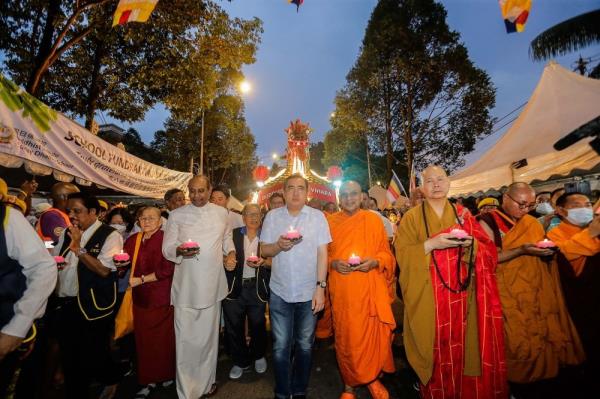 Unity is key to living peacefully in multi-ethnic country, Anthony Loke says in Wesak event