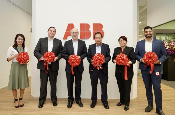 Stuart Thompson, Global President of Electrification Service, ABB (third from the left) and Andrew Stepien, Senior Vice President of Electrification Services, Asia Region, ABB (second from the left) at the opening ceremony of the new training centre, accompanied by ABB Singapore staff