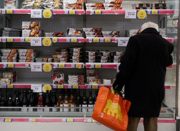 受食品通胀影响，英国零售销售增长放缓
