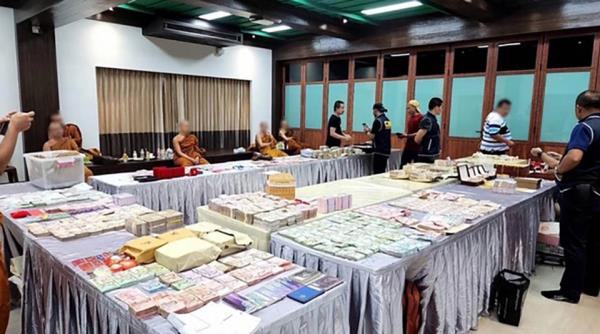 前僧侣因被控贪污超过1.8亿泰铢的寺庙捐款而被拘留