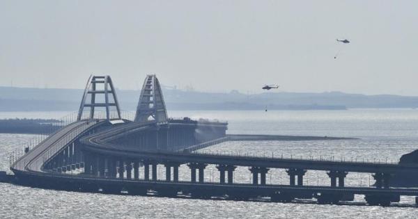 乌克兰战争-俄罗斯补给线在克里米亚大桥遭遇爆炸，普京加强安全