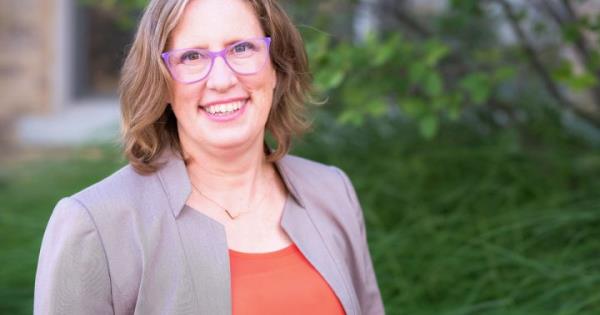 滑铁卢居民选举多萝西·麦凯布为新市长