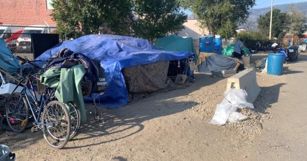由于气温下降，基洛纳无家可归者营地可能会发生更多帐篷火灾