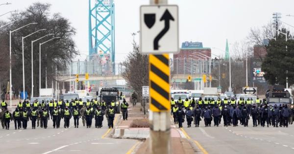皇家骑警拒绝公布警徽号码，担心车队抗议者会抵制警察