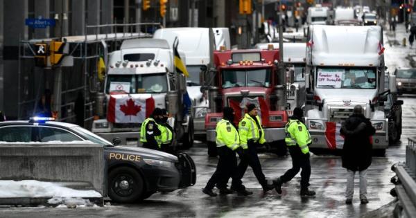 渥太华警方，市政厅知道车队抗议会挖出文件