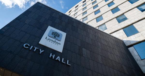 伦敦市政厅报告称，居民满意度调查显示，从2021年开始下降