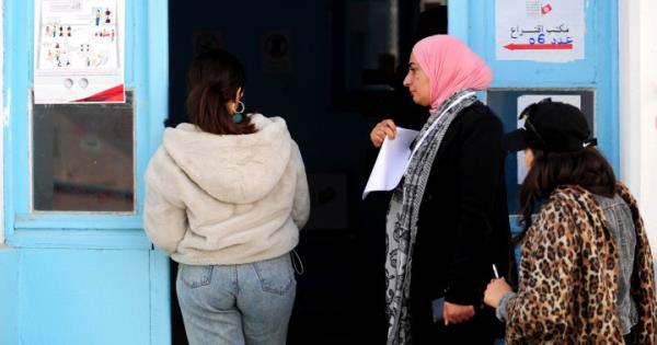由于经济誓言和民主担忧，突尼斯议会投票投票率很低