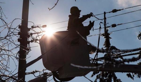 安大略省温厄姆附近，一名水电工人触电身亡
