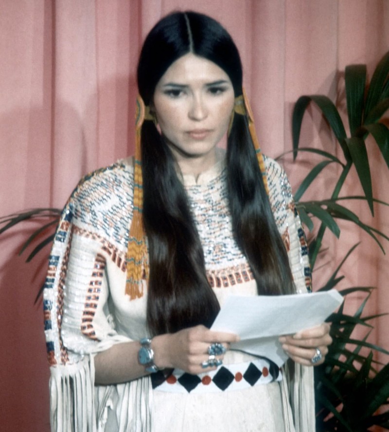 拒绝为白兰度获得奥斯卡奖的美国原住民女演员去世，享年75岁