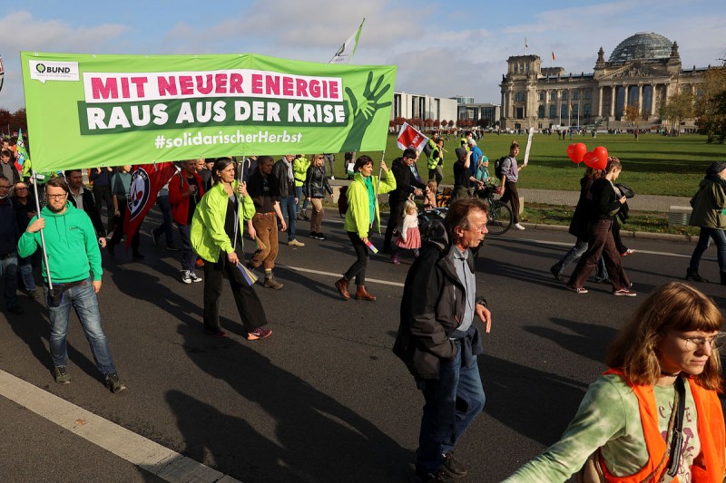 德国数千人举行抗议，要求在能源救济方面团结一致