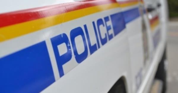 Sask加拿大皇家骑警逮捕3人，被盗车辆被困雪中