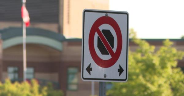 学校区域停车罚款增加头金斯顿，安大略省委员会